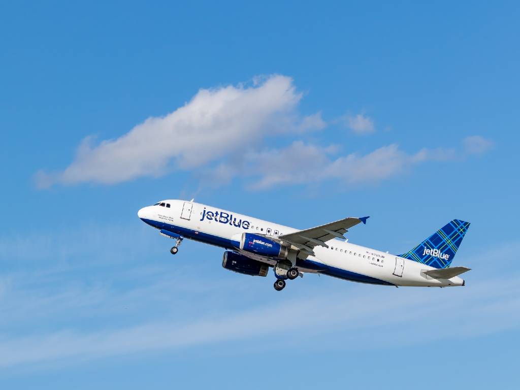 6 Airlines With Domestic Premium Economy Seats Worth Paying For