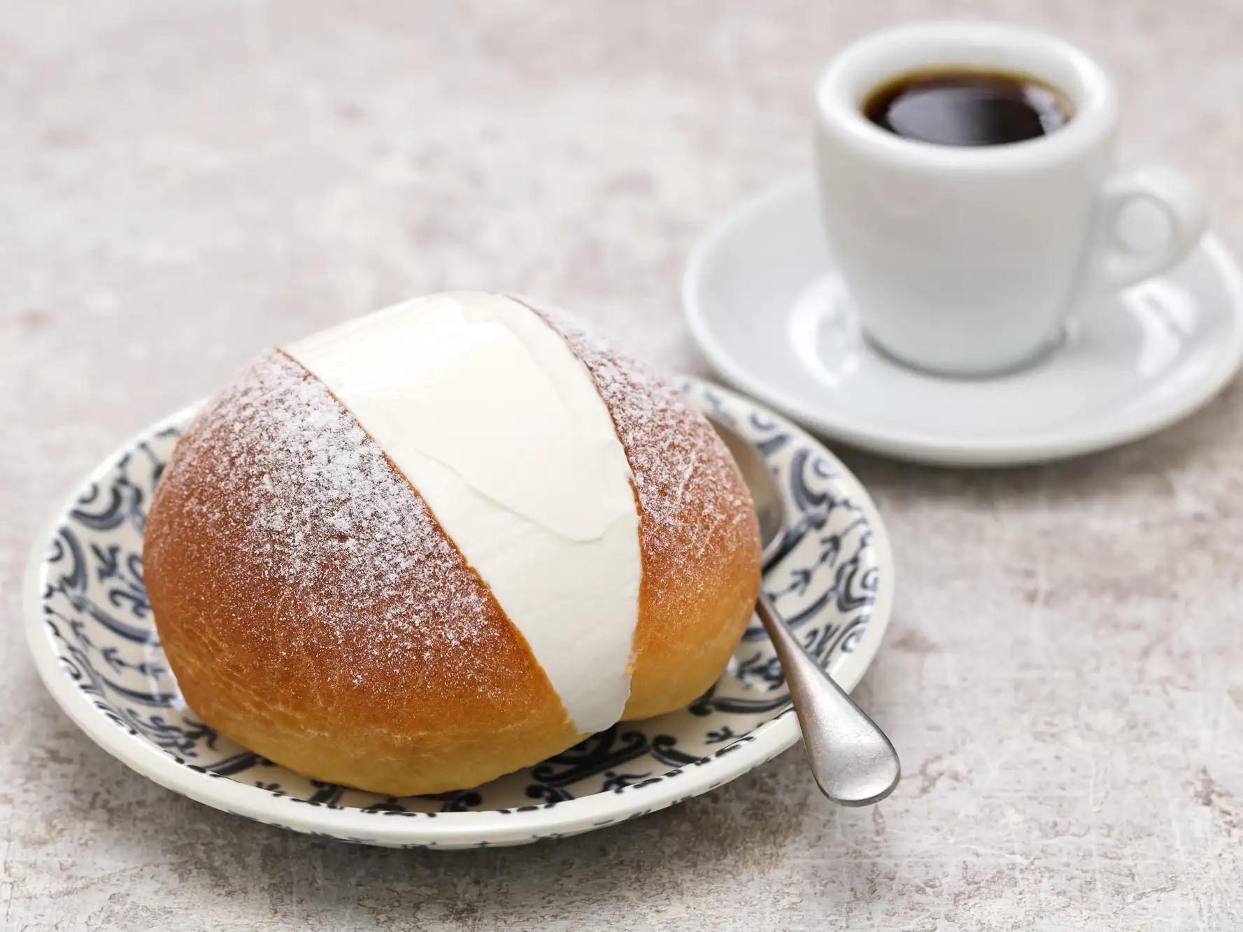 a Roman maritozzo and coffee