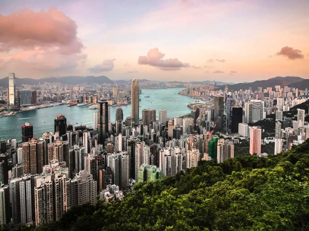 Hong Kong Layover Guide: Best Things To Do at HKG