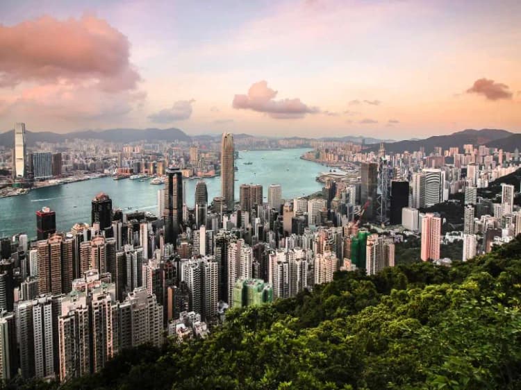 Hong Kong Layover Guide: Best Things To Do at HKG