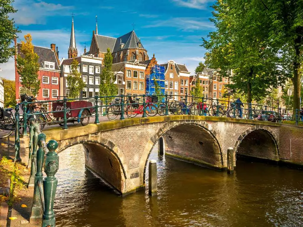 Layover in Amsterdam: Top Attractions to Visit Quickly