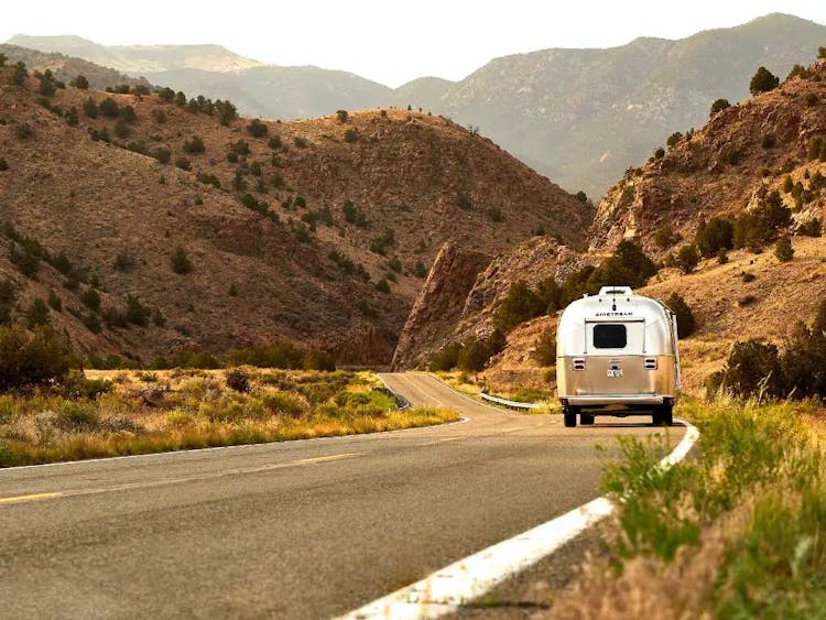 The Complete Guide to Traveling the US by RV