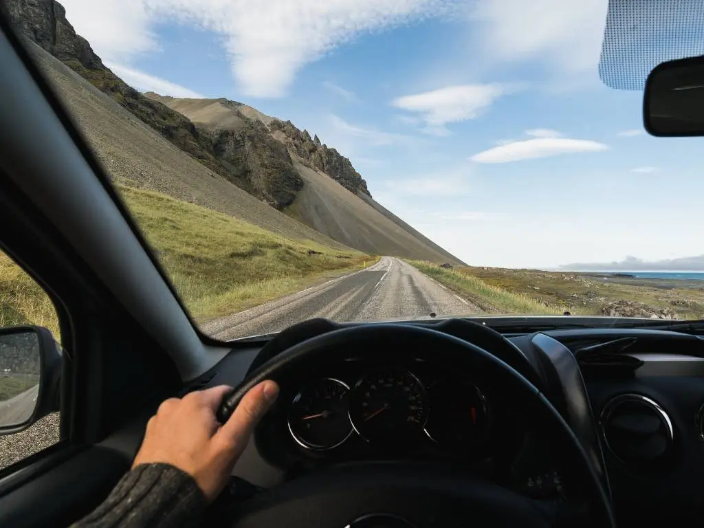 Cheapest Way to Rent a Car: Tips You Need In 2025