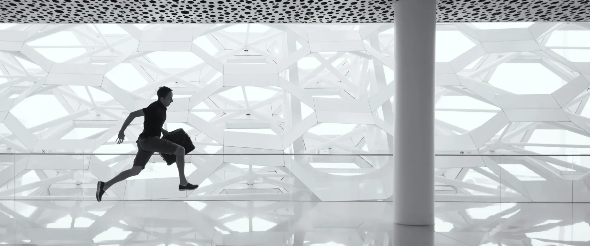 Last-Minute Flight Deals: Tips to Save Big